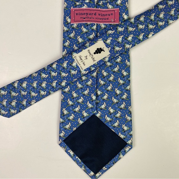 Vineyard Vines Neck Tie Bunny Rabbit Skiing Blue Silk Made in USA Men's 3.75" - Picture 3 of 6